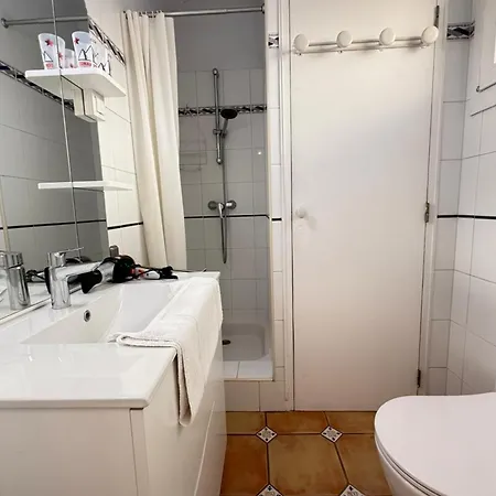 One-bedroom Ideally Located In Front Of The Midi Beaches Cannes